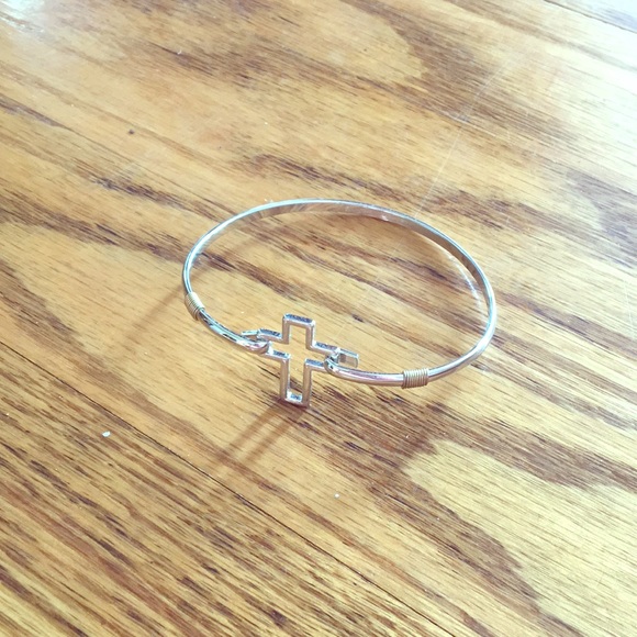 Cross bracelet - Picture 1 of 2
